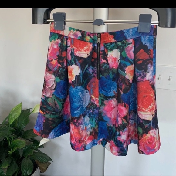 EXPRESS Floral pleated skater mini Skirt Sz S Pink Red Blue - Picture 1 of 4